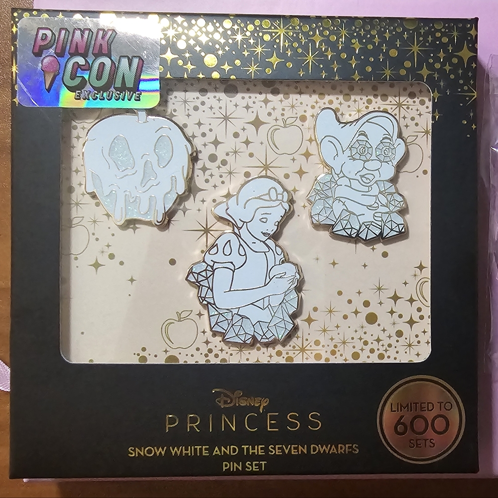 Disney Snow White and the Seven Dwarfs Pin Set Pink Con Exclusive set of 600